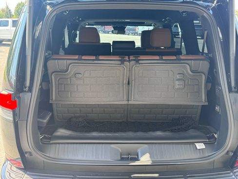 Used 2025 Lexus GX 550 w/ Accessory Package (31) AWD/4WD image 11