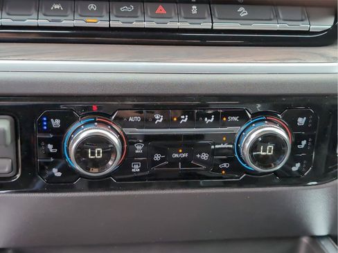 New 2026 GMC Sierra 1500 SLT w/ SLT Premium Package image 18