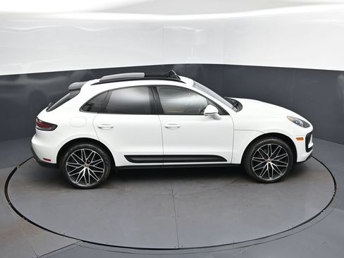 Used 2024 Porsche Macan AWD/4WD image 35