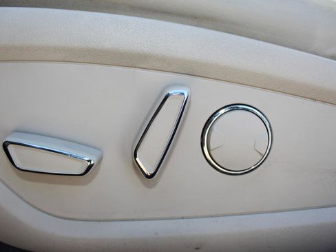 Used 2018 Lincoln MKX Reserve w/ Lincoln MKX Climate Package image 10