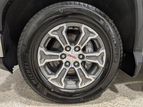 Used 2024 GMC Sierra 1500 SLE w/ Preferred Package image 11