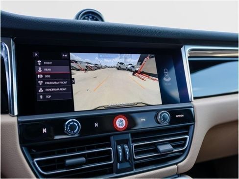 Certified 2025 Porsche Macan AWD/4WD image 19