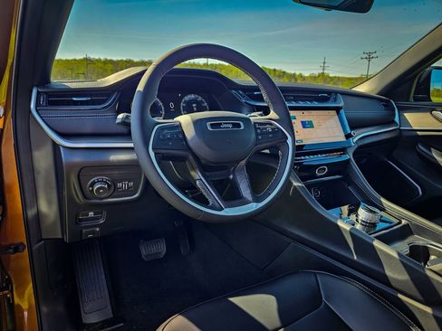 New 2026 Jeep Grand Cherokee Limited AWD/4WD image 13