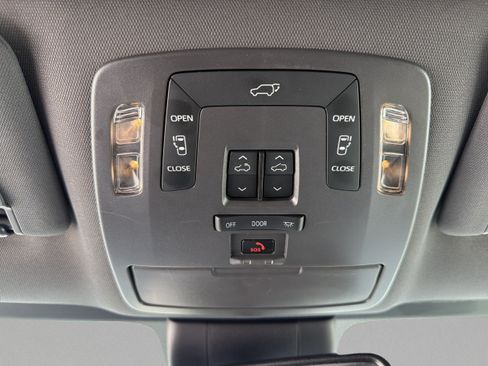 Certified 2024 Toyota Sienna XLE FWD image 25