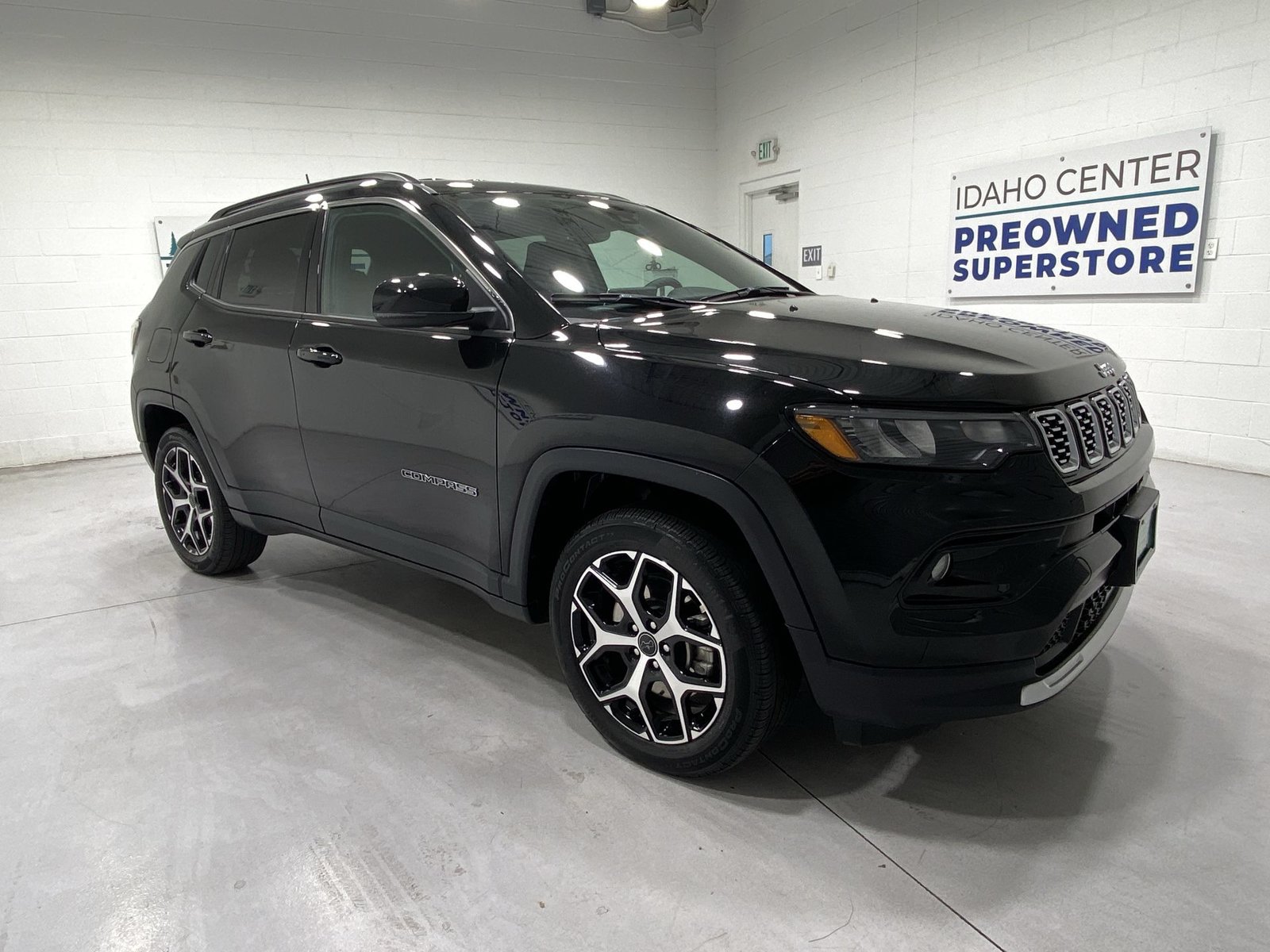 Used 2025 Jeep Compass Limited AWD/4WD image 2