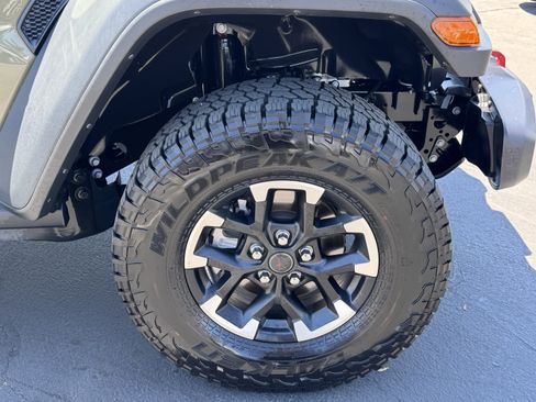 Used 2026 Jeep Gladiator Rubicon AWD/4WD image 11