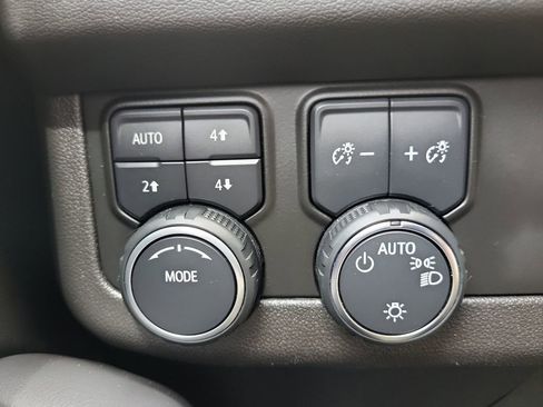 Used 2021 Chevrolet Tahoe Z71 w/ Luxury Package image 22