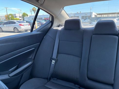 Used 2025 Nissan Altima 2.5 SV FWD image 39