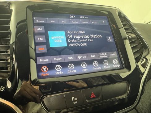 Used 2019 Jeep Cherokee Limited FWD image 19