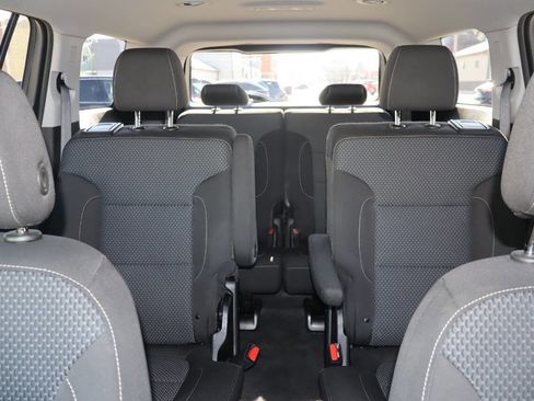 Used 2021 GMC Acadia SLE w/ Driver Convenience Package image 7