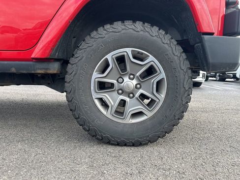 Used 2015 Jeep Wrangler Unlimited Rubicon w/ Connectivity Group AWD/4WD image 7
