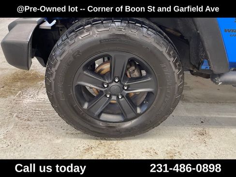 Used 2016 Jeep Wrangler Unlimited Sport w/ Mopar Black Appearance Group AWD/4WD image 5