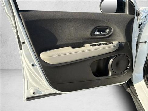 Used 2021 Honda HR-V LX image 12