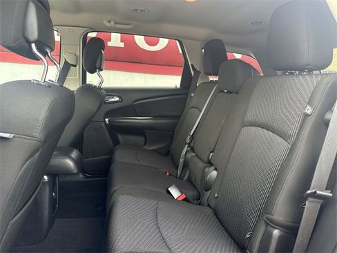 Used 2019 Dodge Journey SE image 21