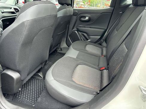 Used 2023 Jeep Renegade Latitude w/ Sun/Sound Group AWD/4WD image 11