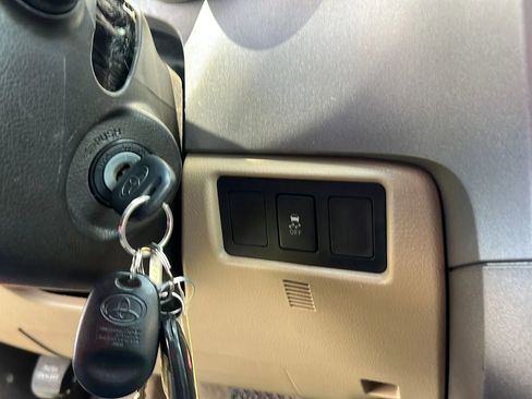 Used 2011 Toyota Tundra 4x4 Double Cab w/ Tow Pkg image 29