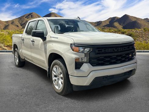 Used 2026 Chevrolet Silverado 1500 Custom AWD/4WD image 4