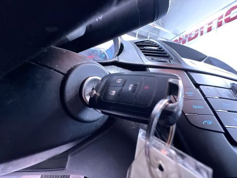 Used 2011 Buick Regal CXL image 17