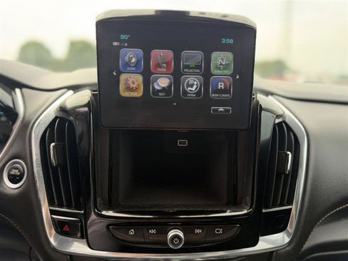 Used 2018 Chevrolet Traverse LT FWD image 19