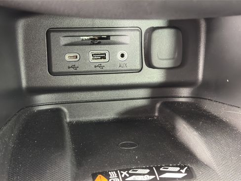 Used 2023 Chevrolet Equinox Premier AWD/4WD image 27