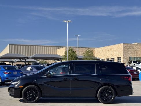 Used 2025 Honda Odyssey Sport-L image 3