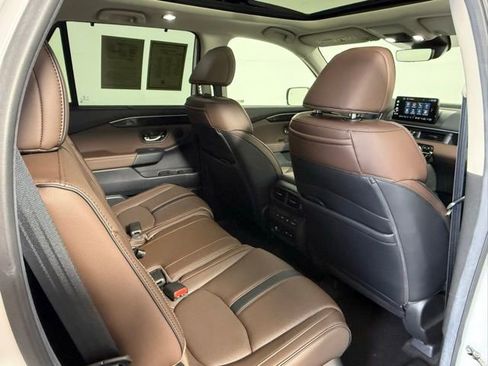 Used 2025 Honda Pilot Elite image 49