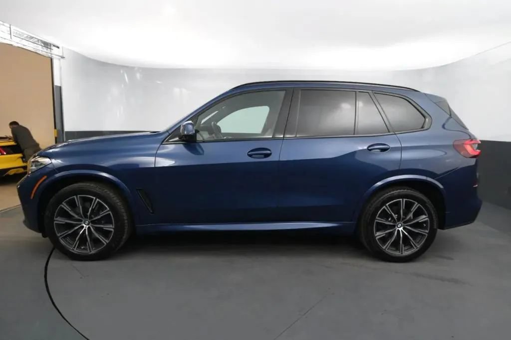 Used 2022 BMW X5 xDrive40i w/ M Sport Package AWD/4WD image 2