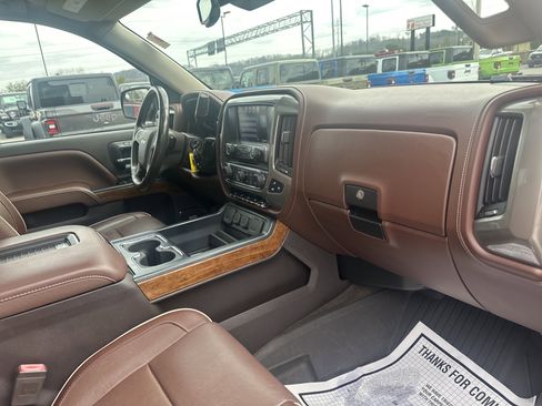 Used 2018 Chevrolet Silverado 1500 High Country image 30