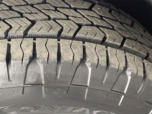 Used 2023 GMC Acadia AT4 w/ Technology Package image 9