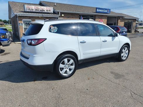 Used 2017 Chevrolet Traverse LT w/ Style and Technology Package FWD image 5