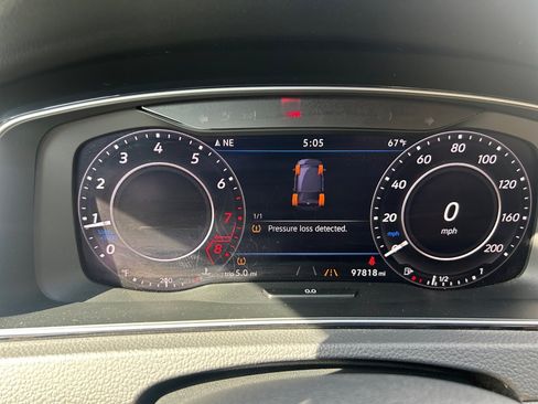 Used 2019 Volkswagen Golf R 4-Door AWD/4WD image 11