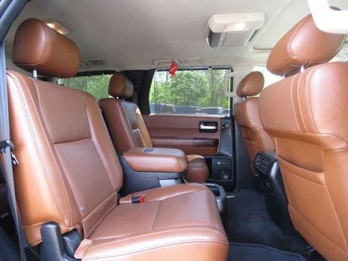 Used 2010 Toyota Sequoia Platinum AWD/4WD image 16