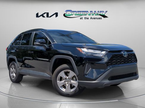 Used 2022 Toyota RAV4 XLE AWD/4WD image 1