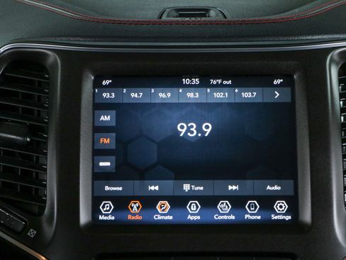 Used 2022 Jeep Cherokee Trailhawk w/ Premium Leather Package AWD/4WD image 19