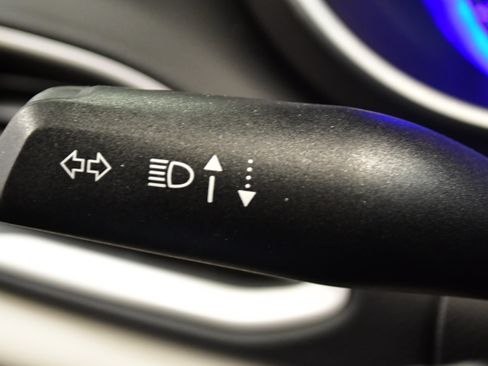 Used 2024 Chrysler Pacifica Touring-L FWD image 22