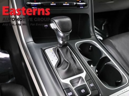 Used 2024 Kia Carnival LX FWD image 13
