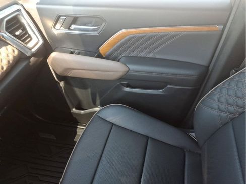 Used 2024 GMC Canyon Denali AWD/4WD image 27