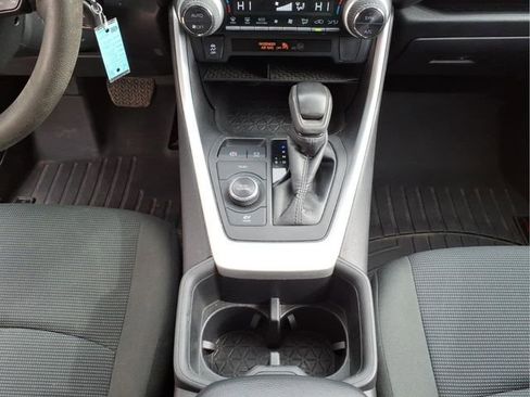 Used 2022 Toyota RAV4 LE image 21