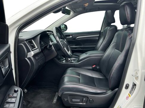 Used 2019 Toyota Highlander SE AWD/4WD image 14