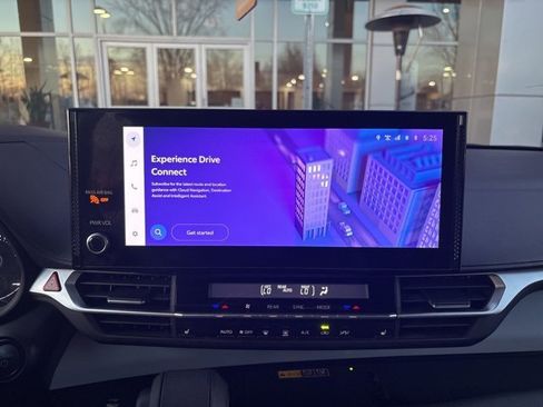 Used 2025 Toyota Sienna XLE image 12