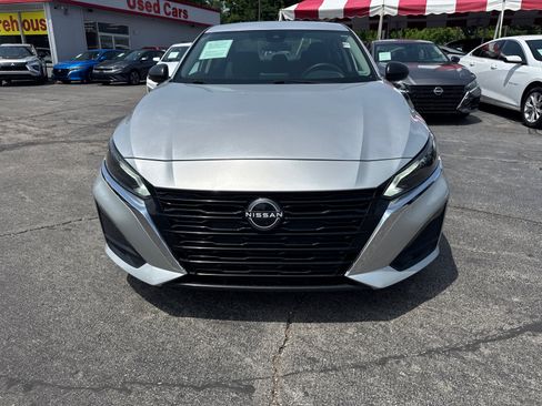 Used 2024 Nissan Altima 2.5 SV FWD image 2
