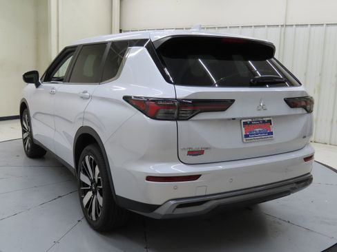 New 2025 Mitsubishi Outlander SE image 5