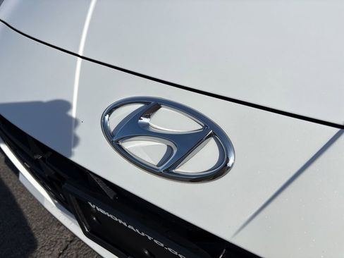 Used 2023 Hyundai Elantra SE FWD image 9