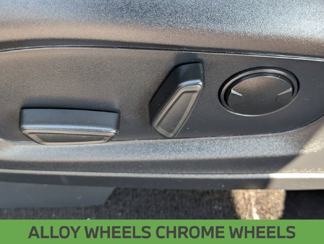 Used 2025 Ford Explorer Active RWD image 18