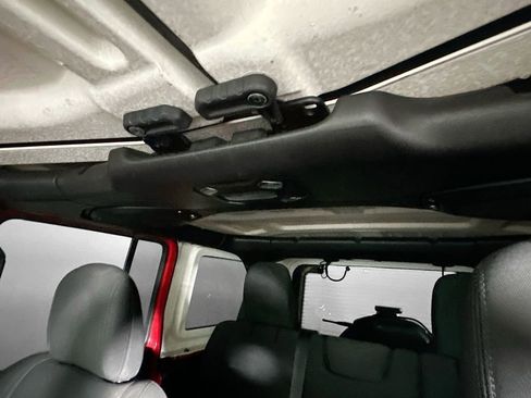 Used 2019 Jeep Wrangler Unlimited Sahara AWD/4WD image 21
