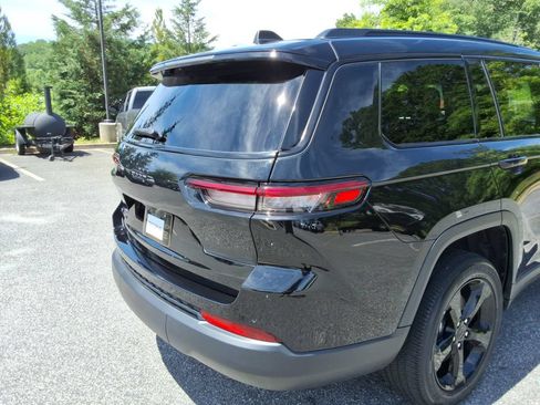 Used 2023 Jeep Grand Cherokee L Laredo AWD/4WD image 14