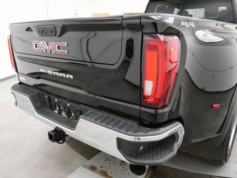 Used 2022 GMC Sierra 3500 SLE w/ SLE Convenience Package image 9