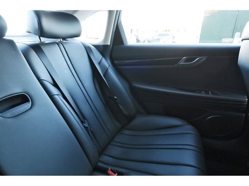 Used 2025 Genesis G80 2.5T image 14