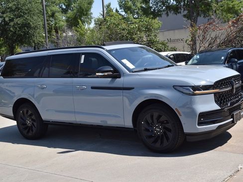 New 2025 Lincoln Navigator L Reserve w/ Jet Appearance Package image 4