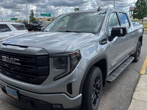 Used 2024 GMC Sierra 1500 Elevation w/ Elevation Premium Package AWD/4WD image 4